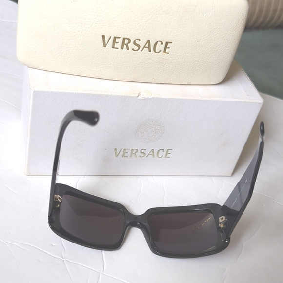 VTG Versace sunglasses - Picture 5 of 9